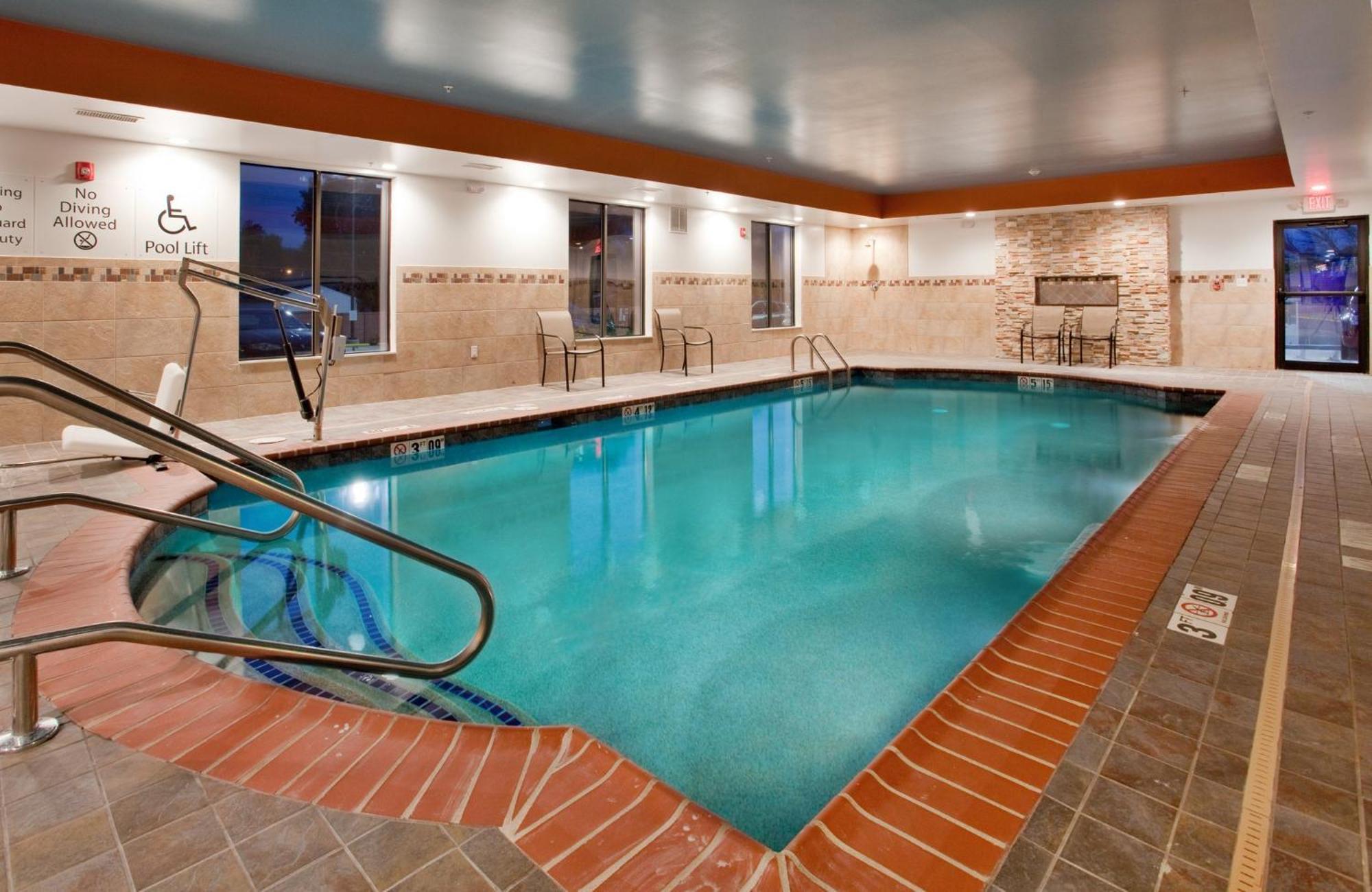 Holiday Inn Express & Suites St Louis Airport By Ihg Woodson Terrace Exteriér fotografie