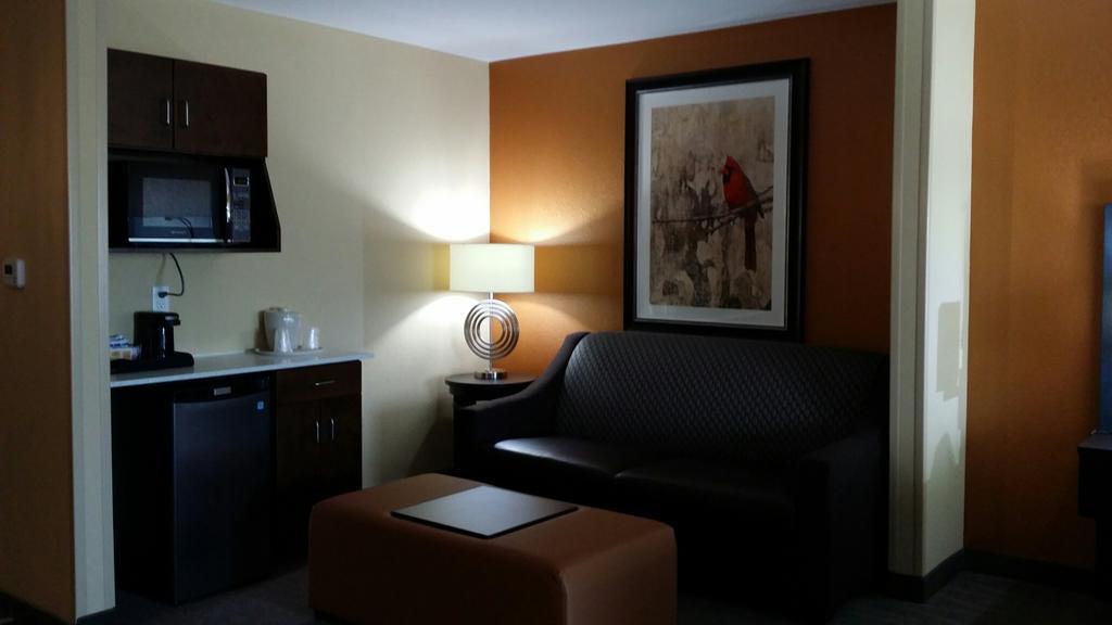 Holiday Inn Express & Suites St Louis Airport By Ihg Woodson Terrace Pokoj fotografie