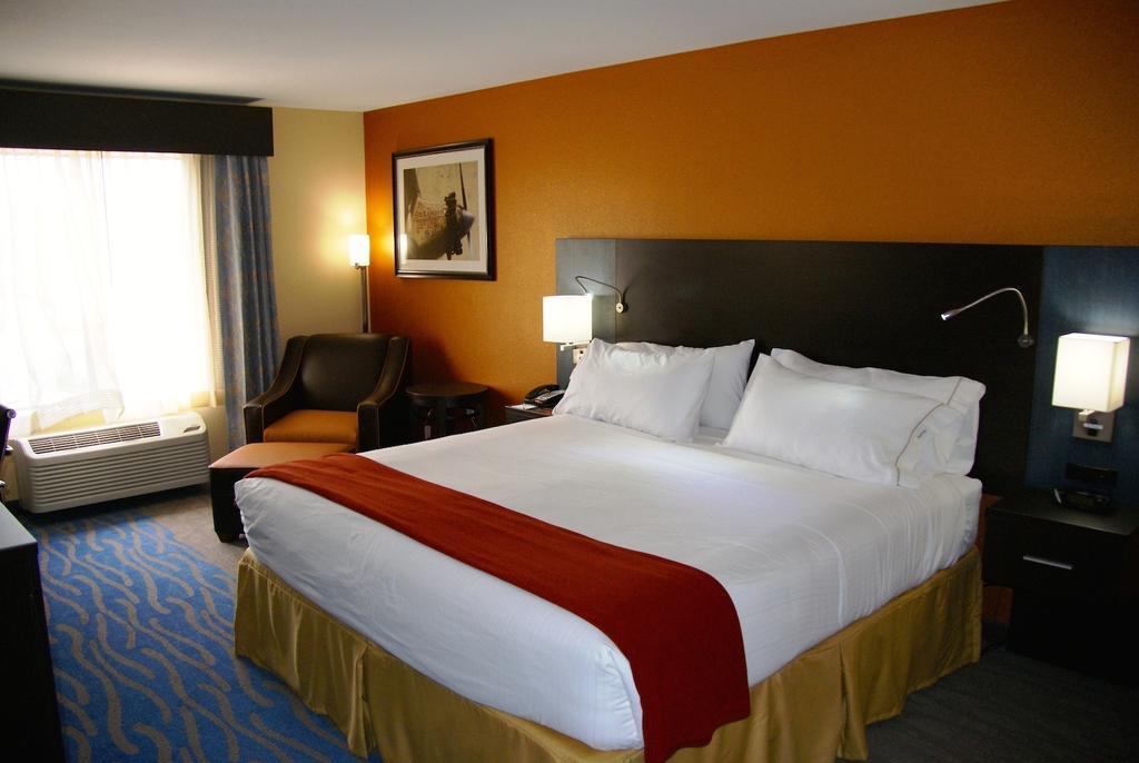 Holiday Inn Express & Suites St Louis Airport By Ihg Woodson Terrace Pokoj fotografie